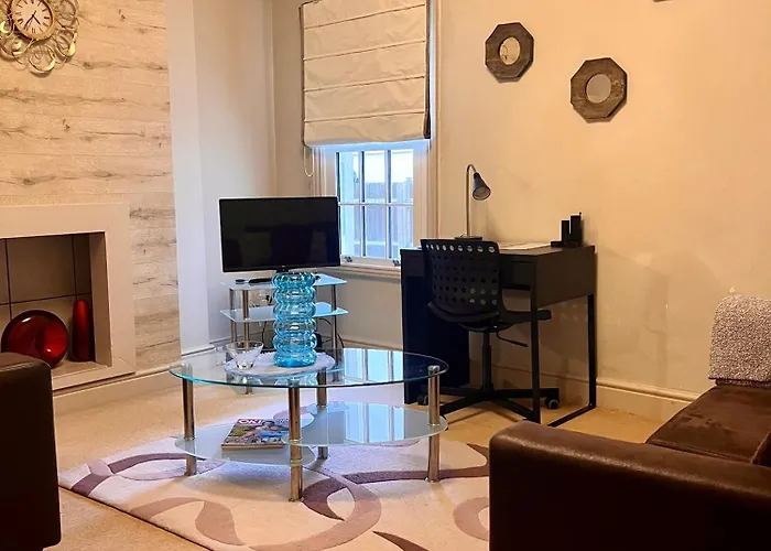 Apartment In The Heart Of Cheltenham/ Parking