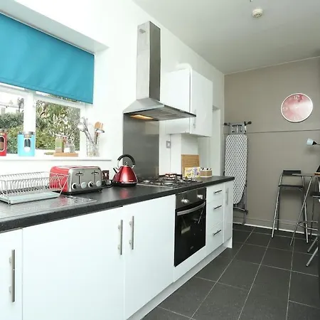 Apartment In The Heart Of Cheltenham/ Parking Exterior photo