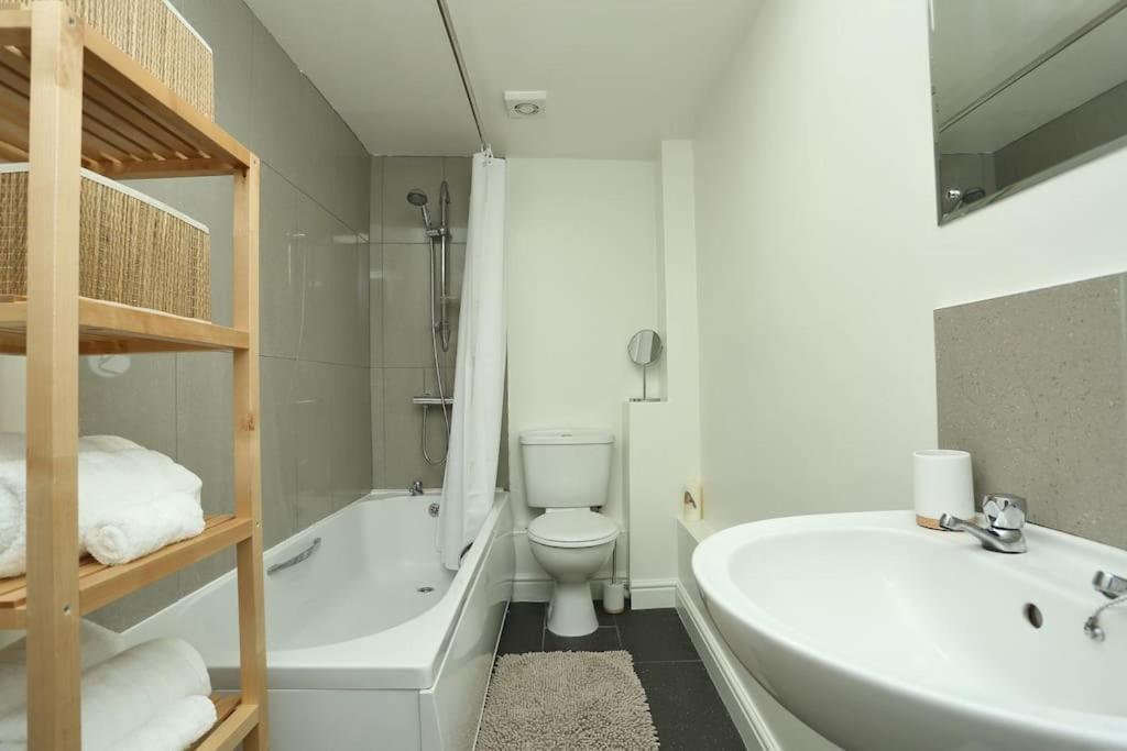 In The Heart Of Cheltenham/ Parking Appartement *
