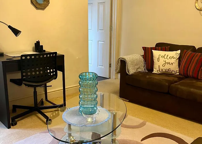 Apartment In The Heart Of Cheltenham/ Parking